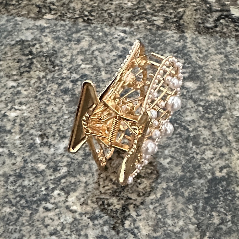 ❣️5|$25❣️Elegant Gold and Pearl Women's Jewelry hair Clip - Picture 2 of 3